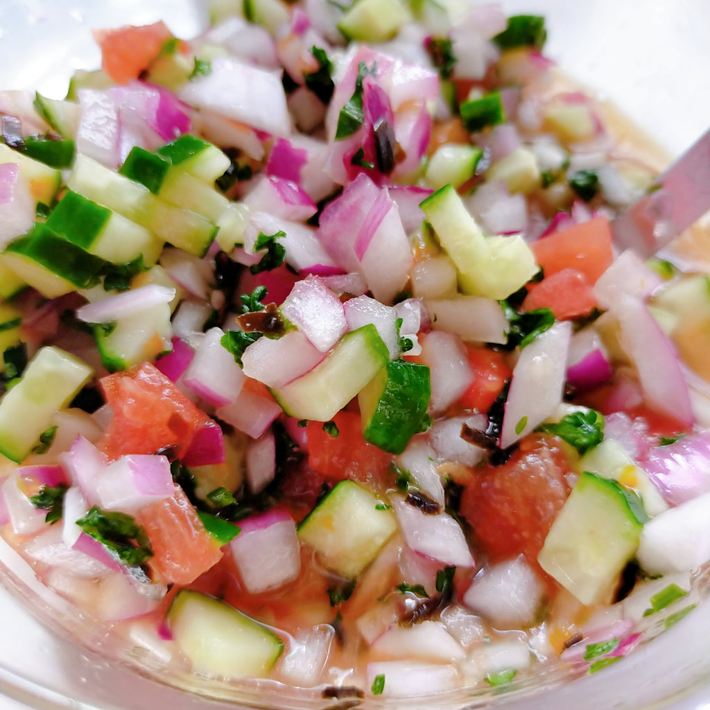 前衛的で野心的な色どり! 塩麹の和旨味ビナグレッチソース